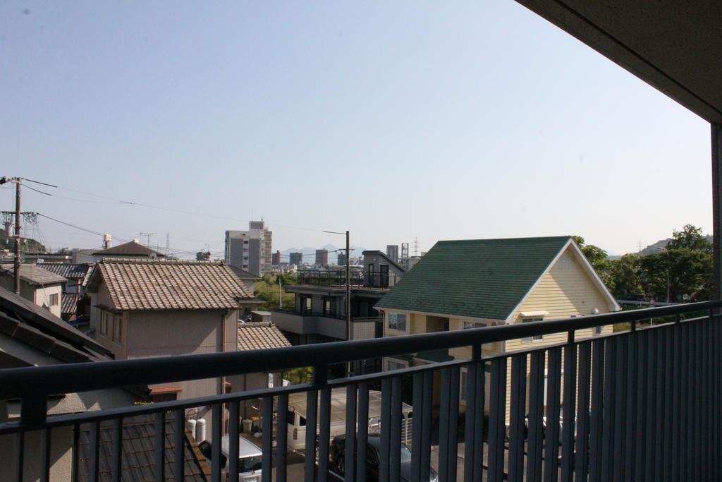 【広島市佐伯区利松のマンションの眺望】