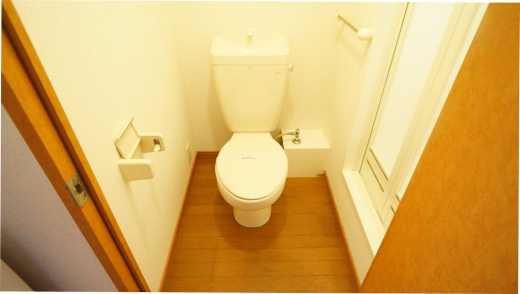 その他　明るい色調でリラックスできるトイレ