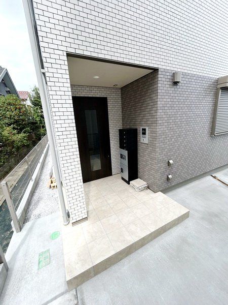 【川崎市中原区小杉陣屋町のアパートのエントランス】