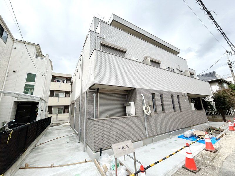 川崎市中原区小杉陣屋町のアパートの建物外観