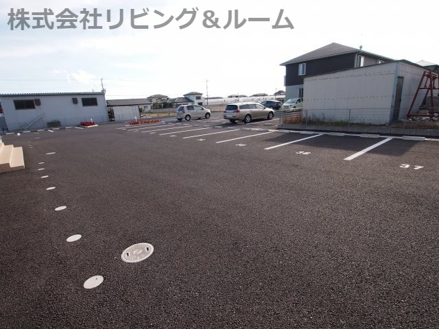 【神栖市知手中央のアパートの駐車場】