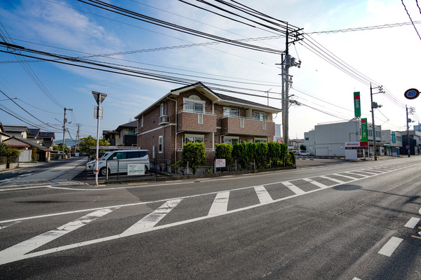 岡山市東区西大寺中野のアパートの建物外観