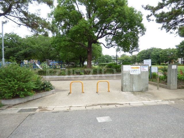 【浦安市北栄のマンションの公園】