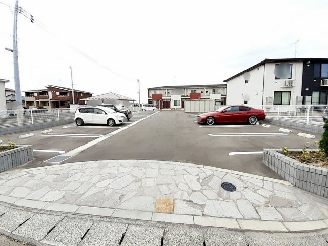 【岩沼市押分のアパートの駐車場】