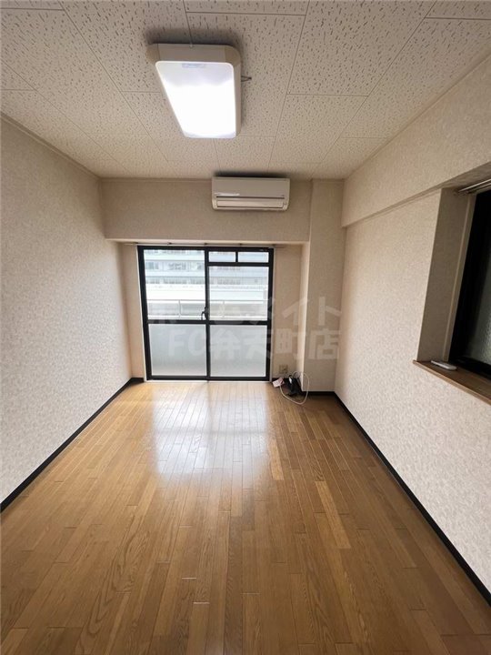 居室・リビング　こちらのリビングで趣味の時間をお楽しみください