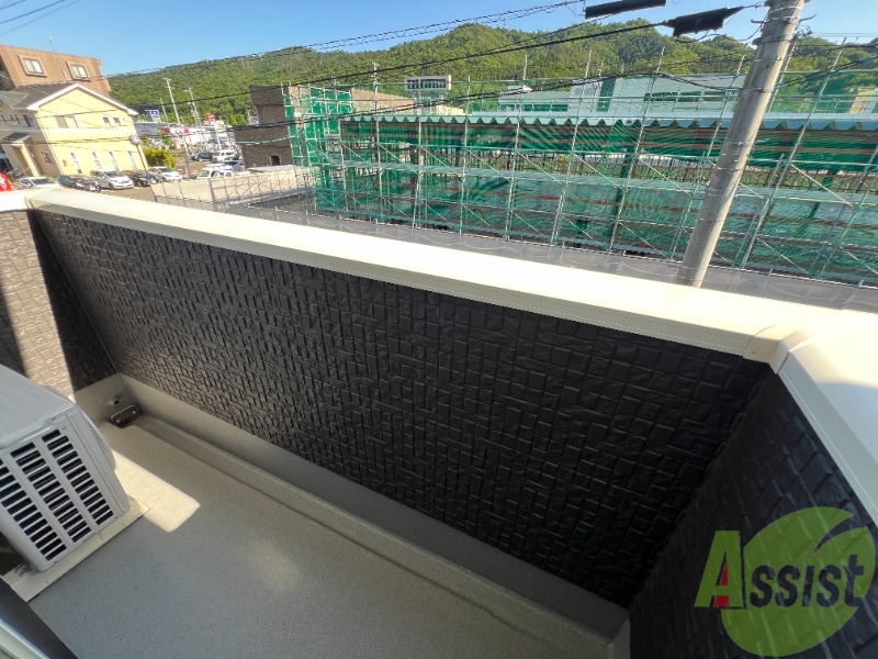 バルコニー　バルコニーが広いと、洗濯物も干しやすいですね。