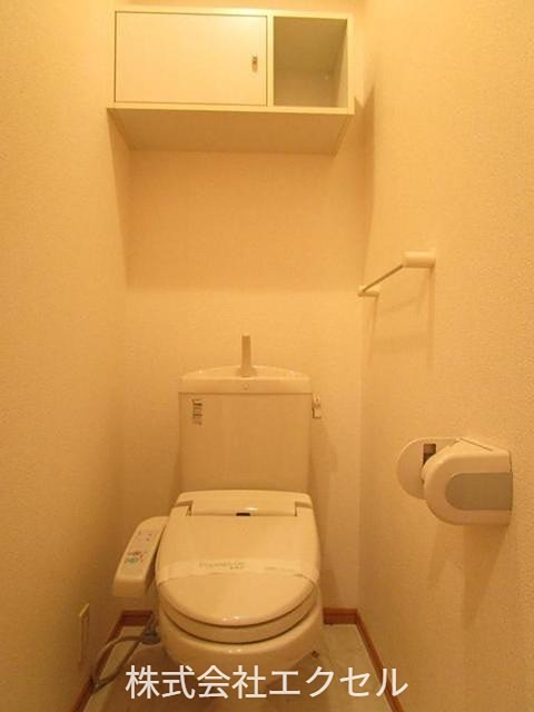 トイレ　温水洗浄便座です。