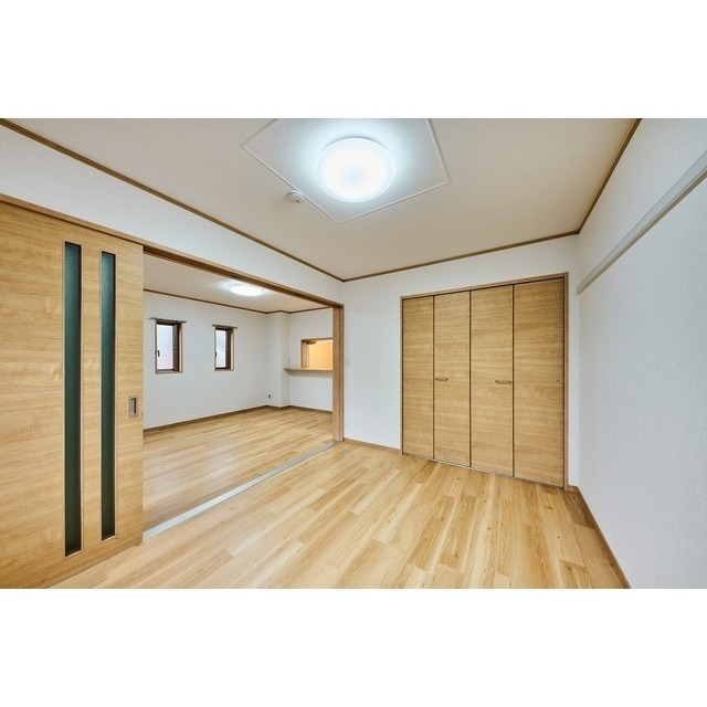 その他部屋・スペース　洋室６．５帖　※中部屋のため小窓なし