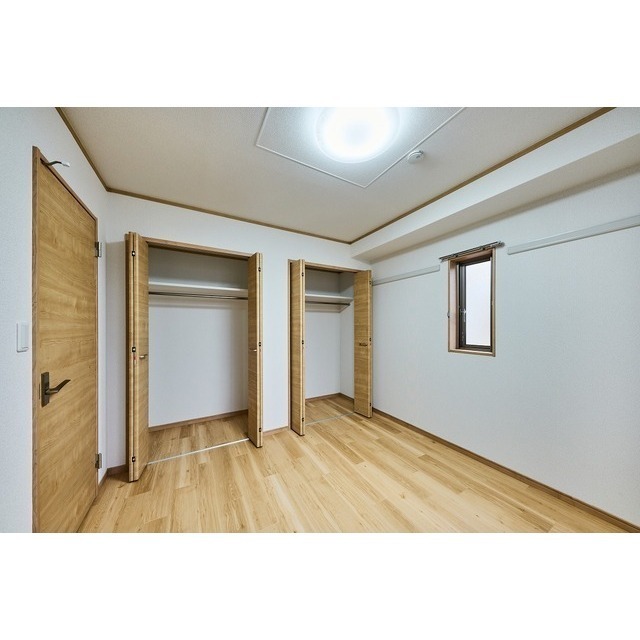 収納　洋室６帖収納　※中部屋のため小窓なし
