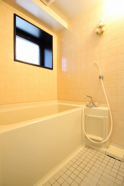 バス・シャワールーム　同物件、別号室のものです。