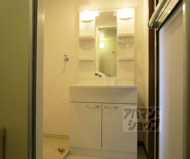 洗面設備　３０１号室の写真です。