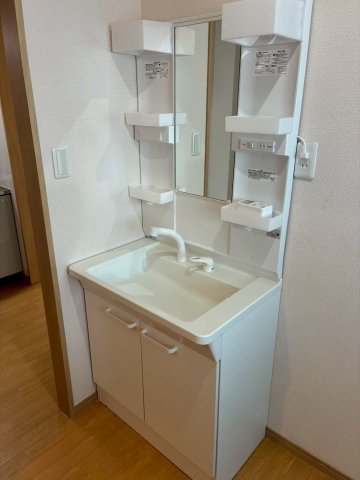 洗面設備　スペースが確保できる洗面所です