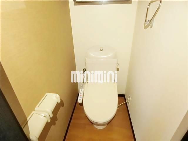 トイレ　温水洗浄便座付きのトイレです。参考写真