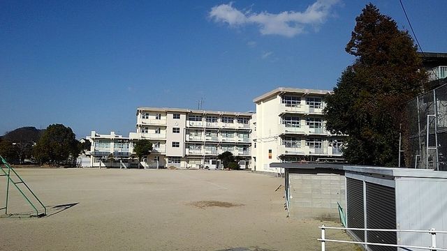 小学校　北九州市立　長尾小学校（小学校）まで400m