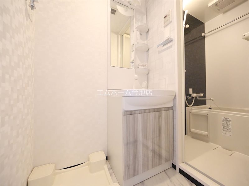 洗面設備　脱衣所　独立洗面台（シャンプードレッサー付）