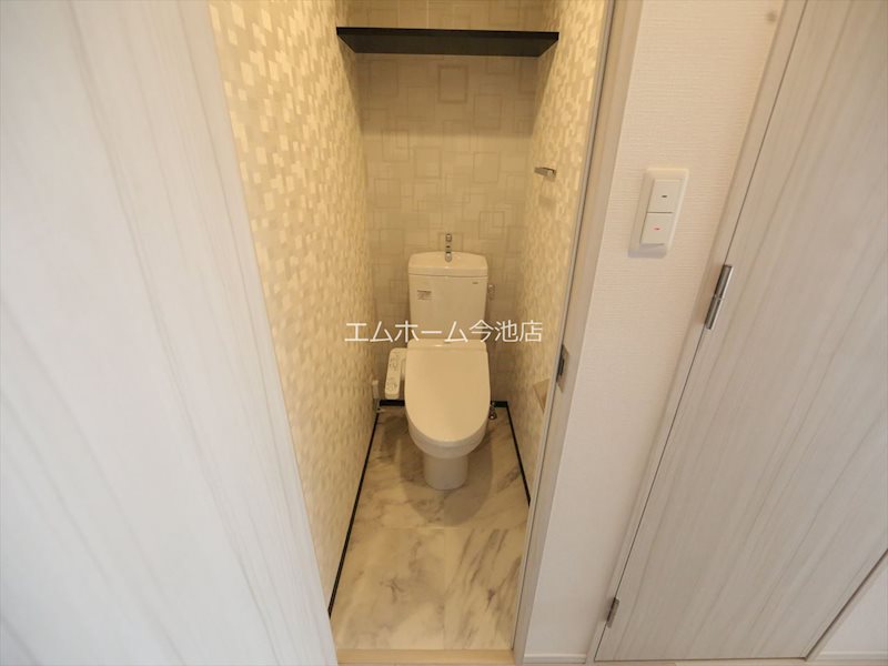 トイレ　温水洗浄便座付トイレ
