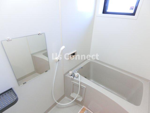 バス・シャワールーム　追焚き機能付きのお風呂。