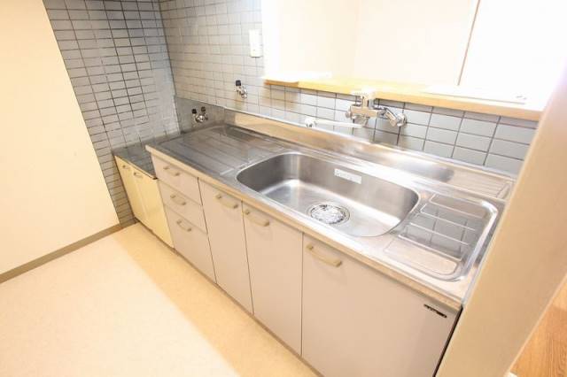 キッチン　※別の部屋の写真を流用しています。