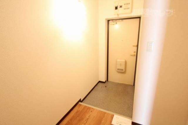 玄関　※別の部屋の写真を流用しています。