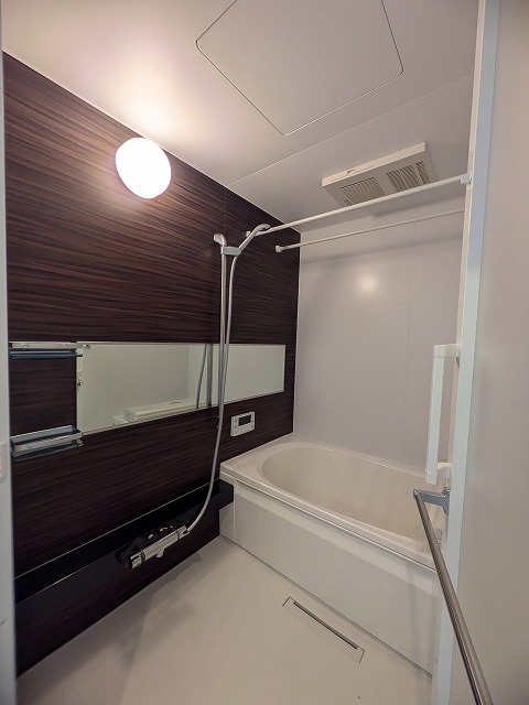 バス・シャワールーム　同物件施工業者類似物件