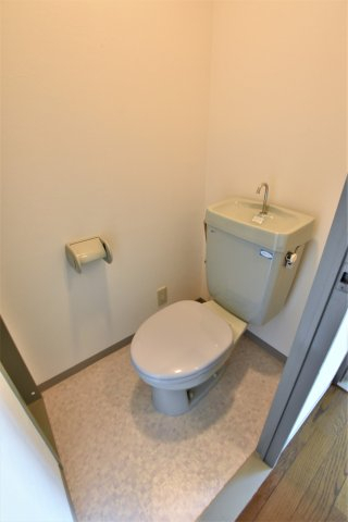 トイレ　別号室の画像です。ご参考下さい。