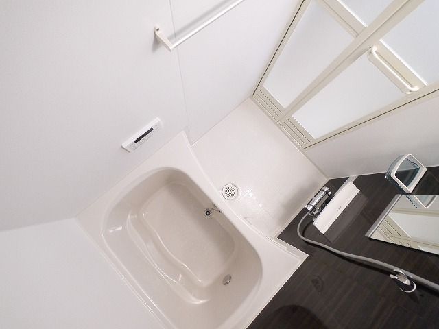 バス・シャワールーム　落ち着いた空間のお風呂です