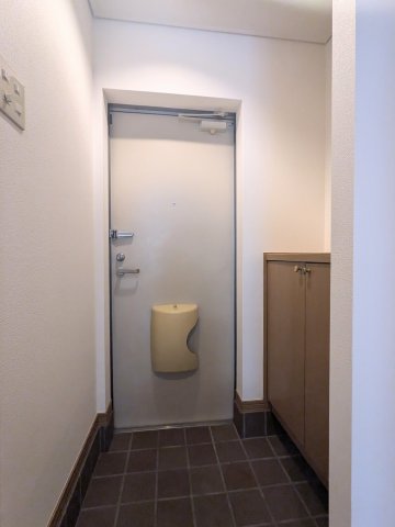玄関　収納もある玄関です