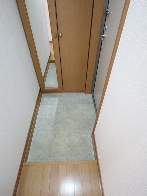 玄関　※参考：２０３号室写真。