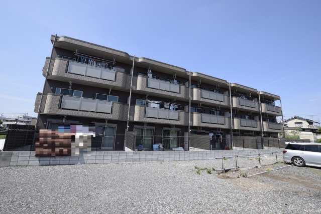 建物外観　目の前にアパートがたちました。