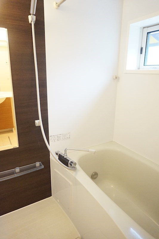 バス・シャワールーム　※同アパート別部屋の参考写真です