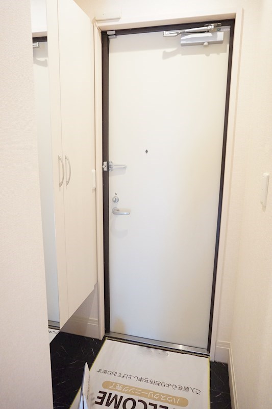 玄関　※同アパート別部屋の参考写真です