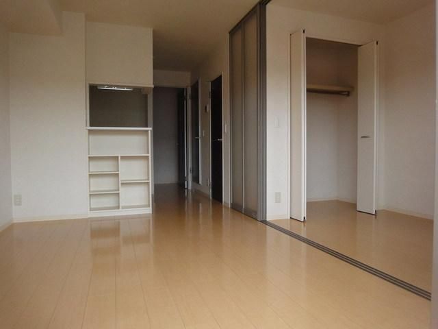 居室・リビング　日当り良好南向きリビング