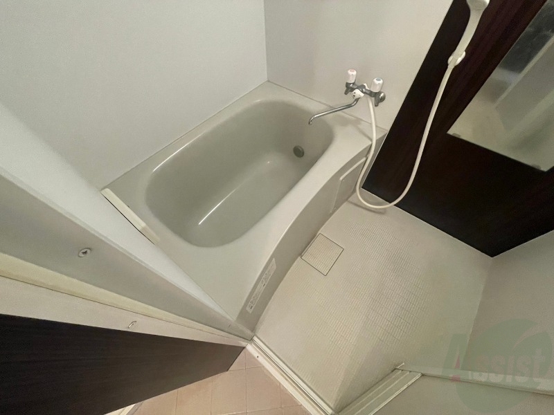 バス・シャワールーム　お風呂になります。一日の疲れを癒してくださいね。