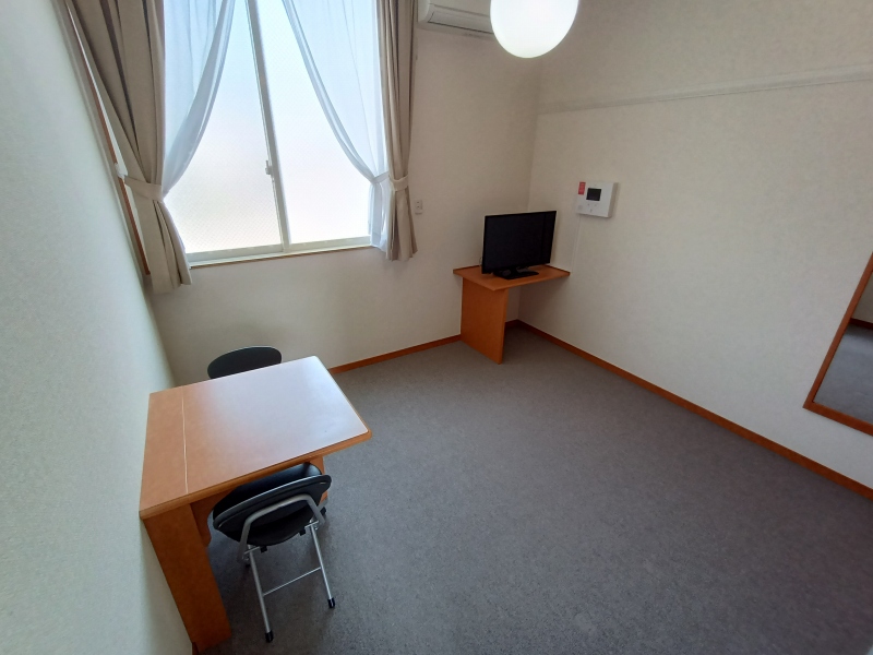 居室・リビング　家電・家具付きのお部屋です。