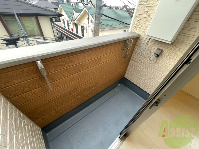 バルコニー　バルコニーはこちらになります。洗濯物も沢山干せそうです。