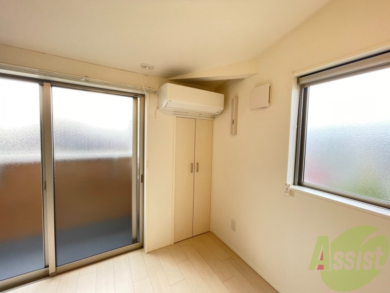 その他設備　エアコンはこちらになります。年中快適に過ごせそうです。