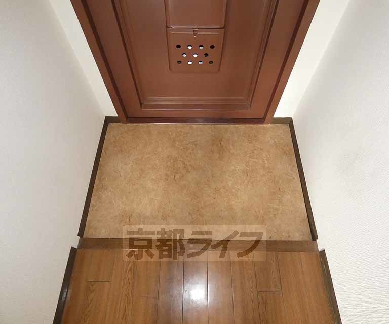 玄関　段差低めの玄関です。