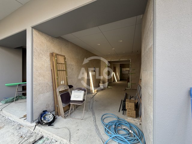 エントランス　AECA九条　　エントランス