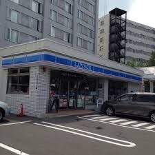 コンビニ　ローソン札幌ひばりが丘駅前店（コンビニ）まで166m