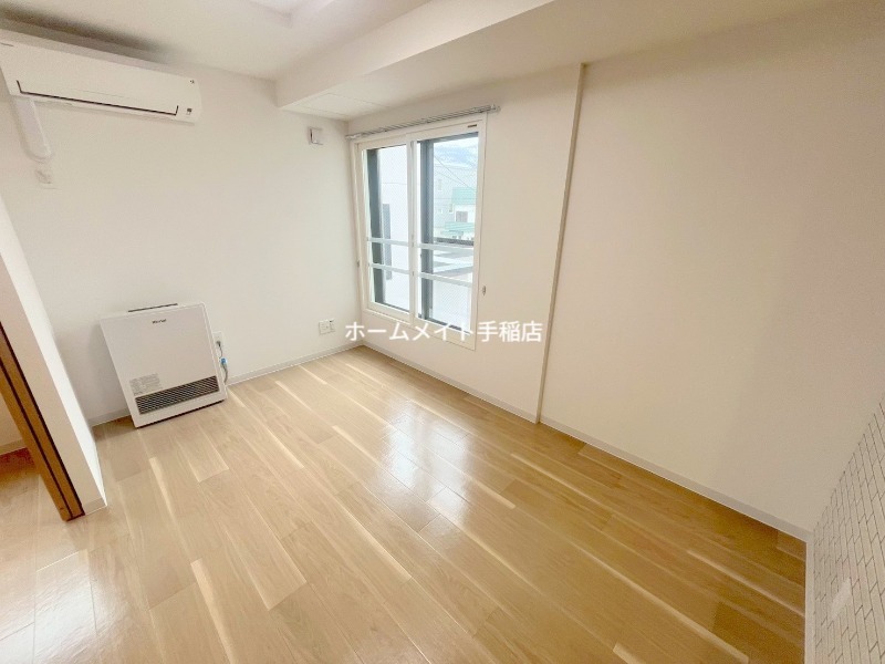 居室・リビング　広々リビングスペースございます！