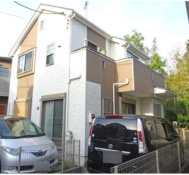 建物外観　駐車場１台付き