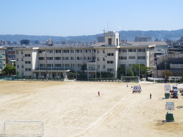 中学校　寝屋川市立第八中学校（中学校）まで600m