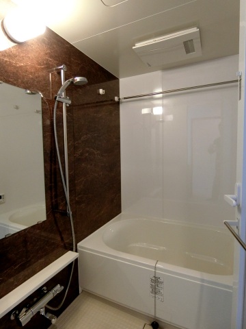 バス・シャワールーム　追炊きと乾燥機付き