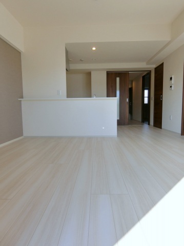 居室・リビング　東向きで明るいリビング12.8帖