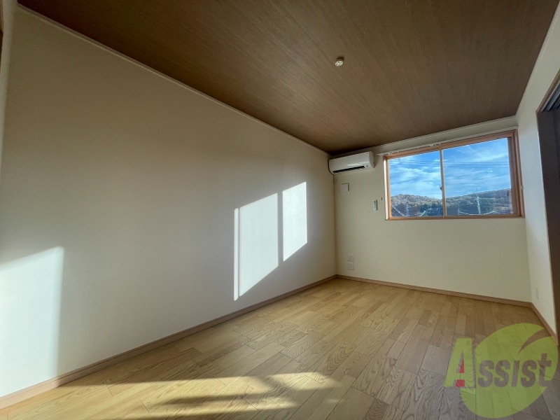 居室・リビング　１０．４帖のリビングです。広々としていますね。