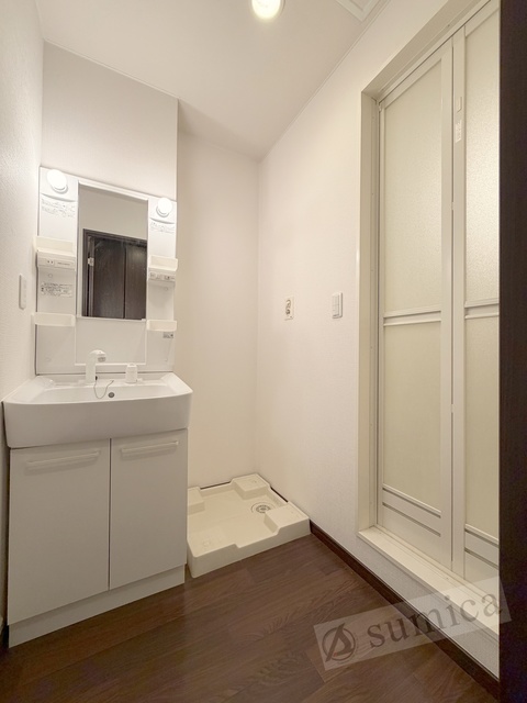 洗面設備　洗面台独立、洗髪洗面化粧台で朝の身支度もはかどります。