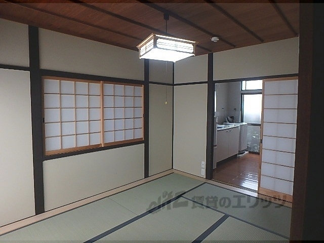 居室・リビング　１階６帖間