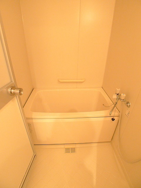 バス・シャワールーム　追い焚き機能付きバス