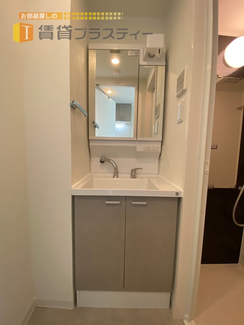 洗面設備　忙しい朝に嬉しい洗面台ですね。