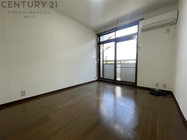 居室・リビング　エアコン付きで快適に過ごせます♪